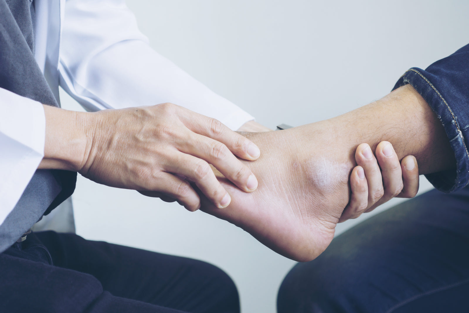 When Should Someone With Diabetes Get a Foot Problem Checked?