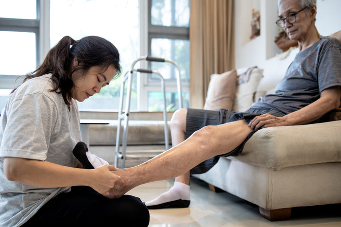 Diabetic Socks vs Regular Socks: What’s the Difference?