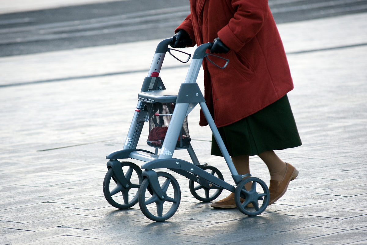 Three-Wheel vs Four-Wheel Rollator: What’s the Difference?